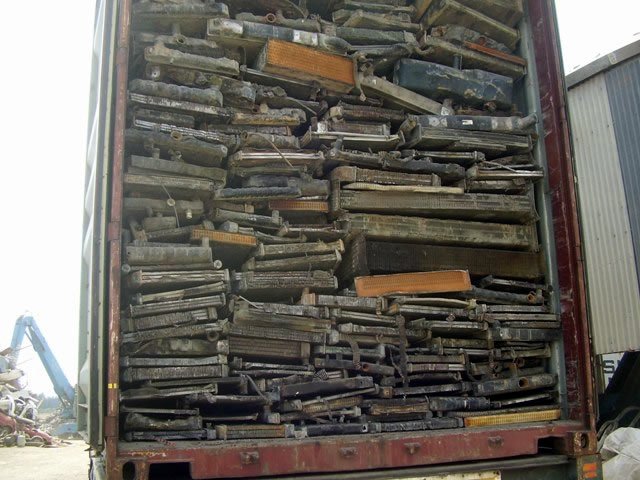 MIXED UNSWEATED AUTO RADIATORS SCRAP