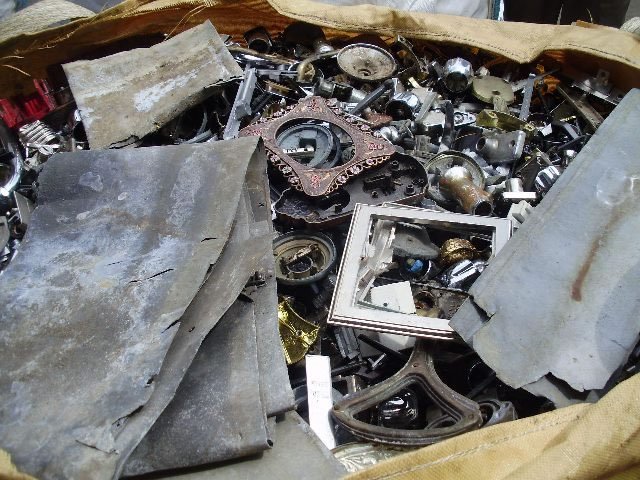 OLD ZINC DIE CAST SCRAP (SAVES) - Image 6