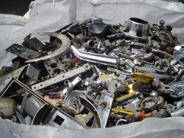 OLD ZINC DIE CAST SCRAP (SAVES) - Image 5